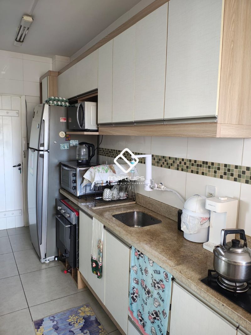 APARTAMENTO CENTRAL, AMPLO E COM BELA VISTA