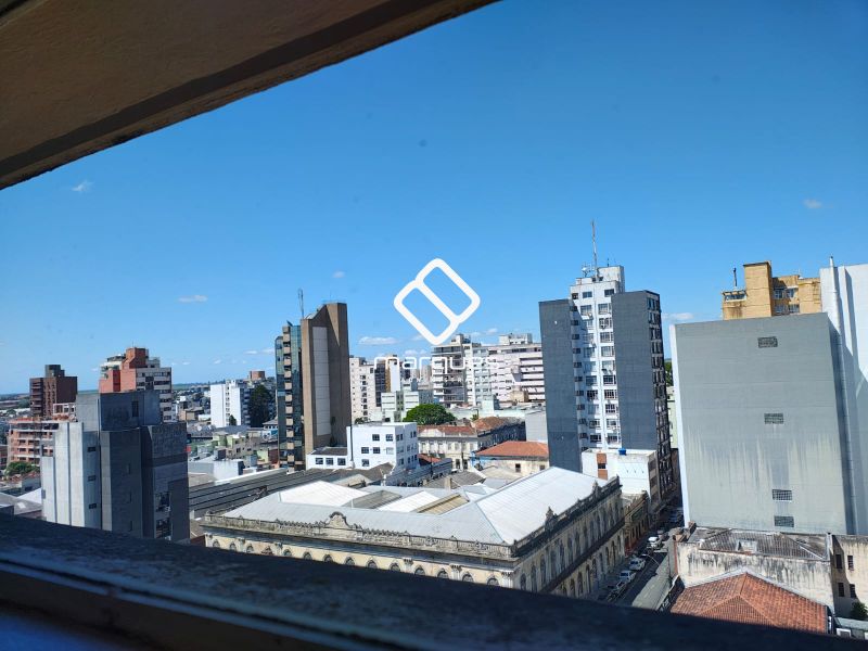 APARTAMENTO CENTRAL, AMPLO E COM BELA VISTA