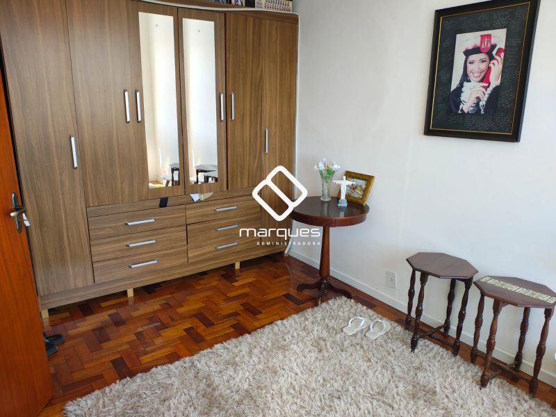 APARTAMENTO CENTRAL, AMPLO E COM BELA VISTA