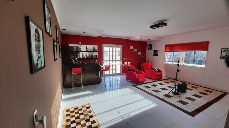 Sobrado com 4 quartos, 6 banheiros e 750m² à venda no bairro Recanto de Portugal, Pelotas