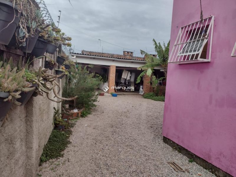 Casa com 2 quartos, 2 banheiros e 78m² à venda no bairro Areal, Pelotas