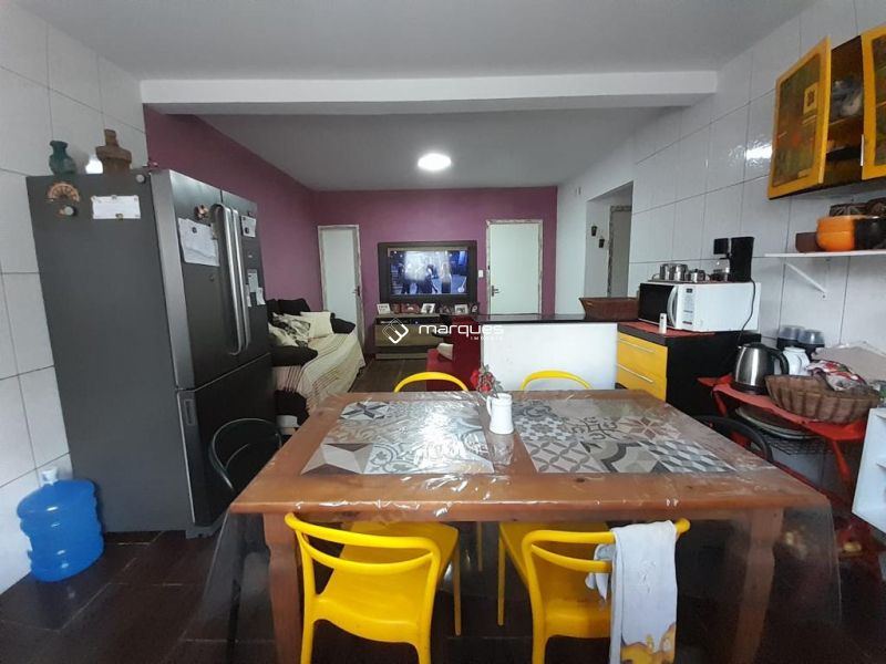 Casa com 2 quartos, 2 banheiros e 78m² à venda no bairro Areal, Pelotas