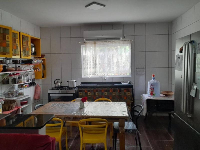 Casa com 2 quartos, 2 banheiros e 78m² à venda no bairro Areal, Pelotas