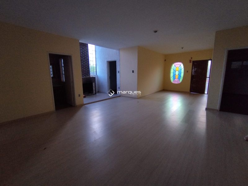 Sobrado com 4 quartos, 2 banheiros e 260m² à venda no bairro Fragata, Pelotas
