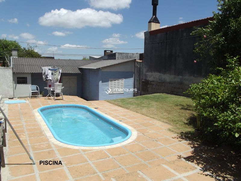 Sobrado com 3 quartos, 4 banheiros e 255m² à venda no bairro Areal, Pelotas