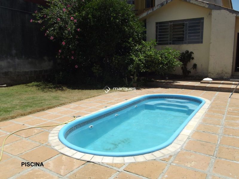 Sobrado com 3 quartos, 4 banheiros e 255m² à venda no bairro Areal, Pelotas