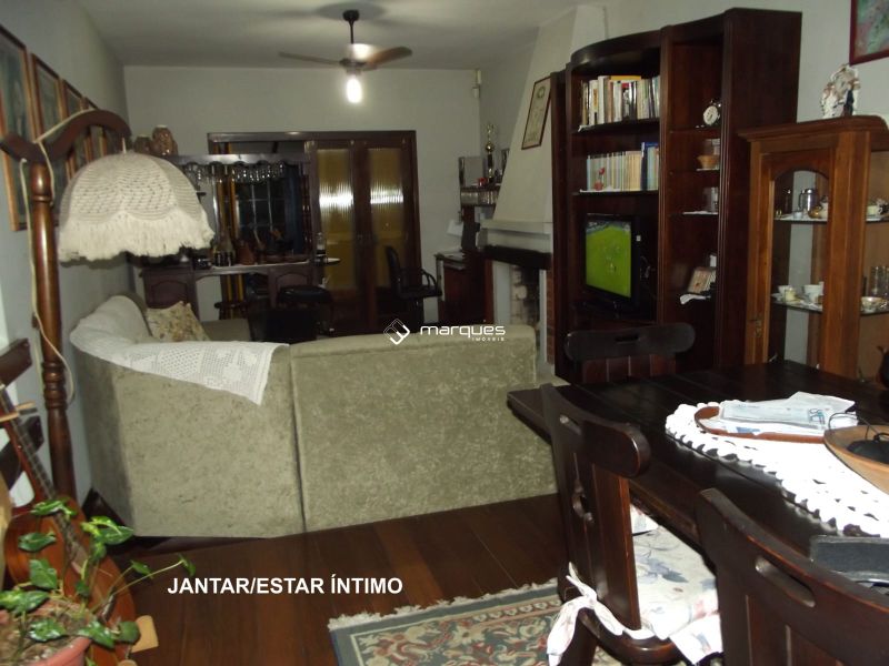 Sobrado com 3 quartos, 4 banheiros e 255m² à venda no bairro Areal, Pelotas