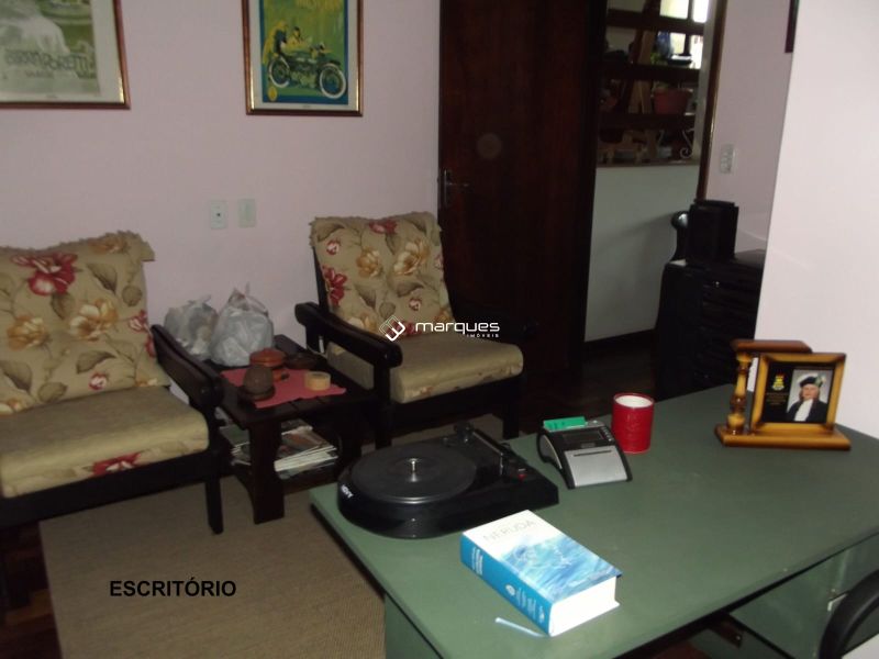 Sobrado com 3 quartos, 4 banheiros e 255m² à venda no bairro Areal, Pelotas