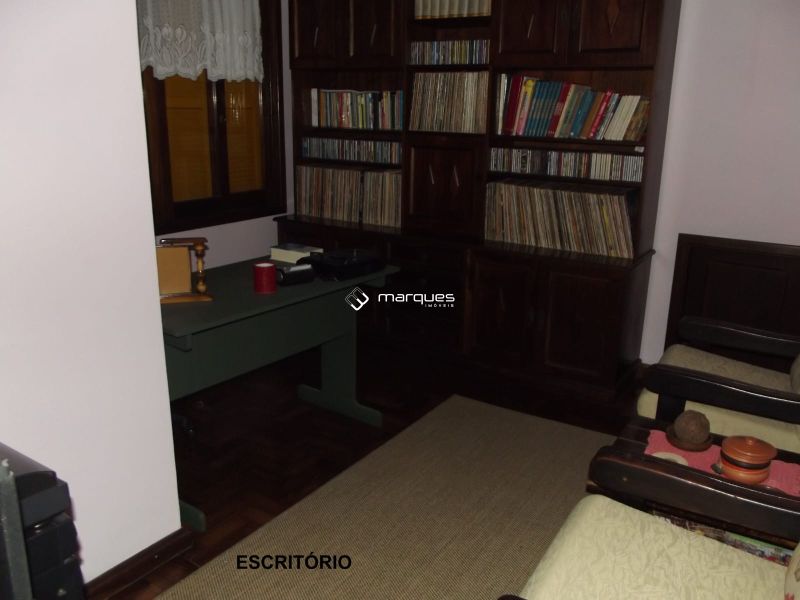 Sobrado com 3 quartos, 4 banheiros e 255m² à venda no bairro Areal, Pelotas