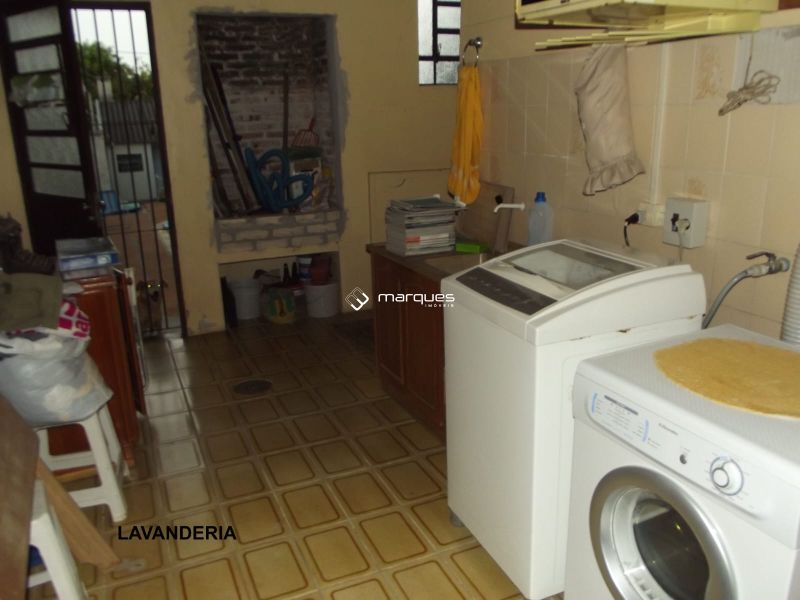 Sobrado com 3 quartos, 4 banheiros e 255m² à venda no bairro Areal, Pelotas