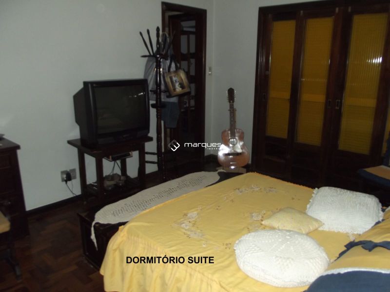 Sobrado com 3 quartos, 4 banheiros e 255m² à venda no bairro Areal, Pelotas