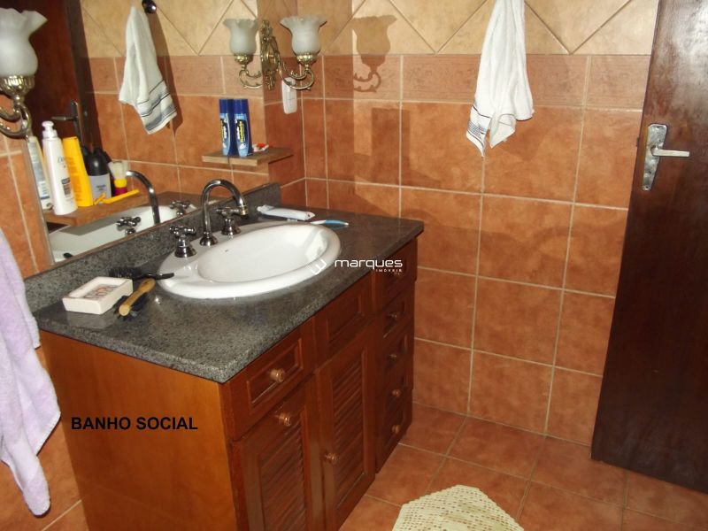 Sobrado com 3 quartos, 4 banheiros e 255m² à venda no bairro Areal, Pelotas