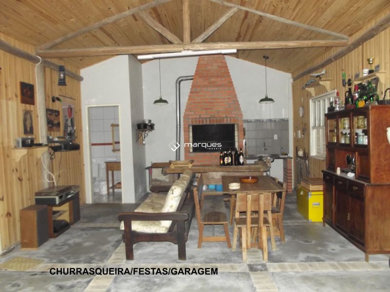 Sobrado com 3 quartos, 4 banheiros e 255m² à venda no bairro Areal, Pelotas