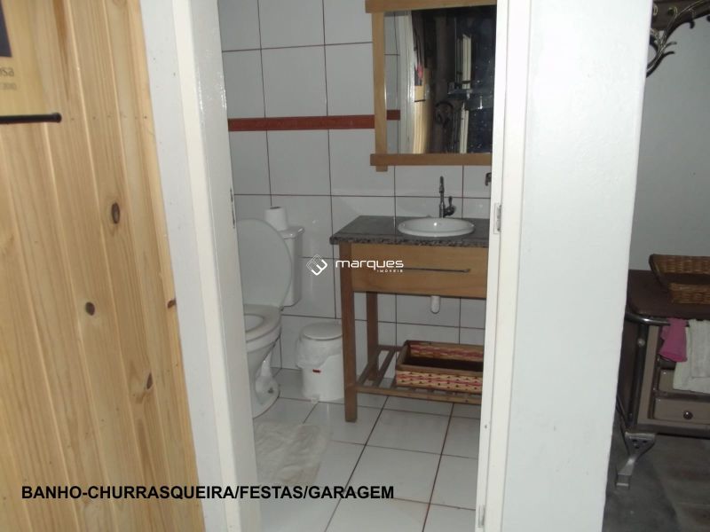 Sobrado com 3 quartos, 4 banheiros e 255m² à venda no bairro Areal, Pelotas