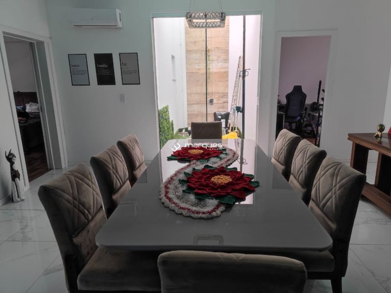 Sobrado com 2 quartos, 2 banheiros e 135m² à venda no bairro Fragata, Pelotas