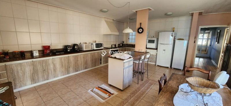 Casa com 4 quartos, 6 banheiros e 440m² à venda no bairro Três Vendas, Pelotas