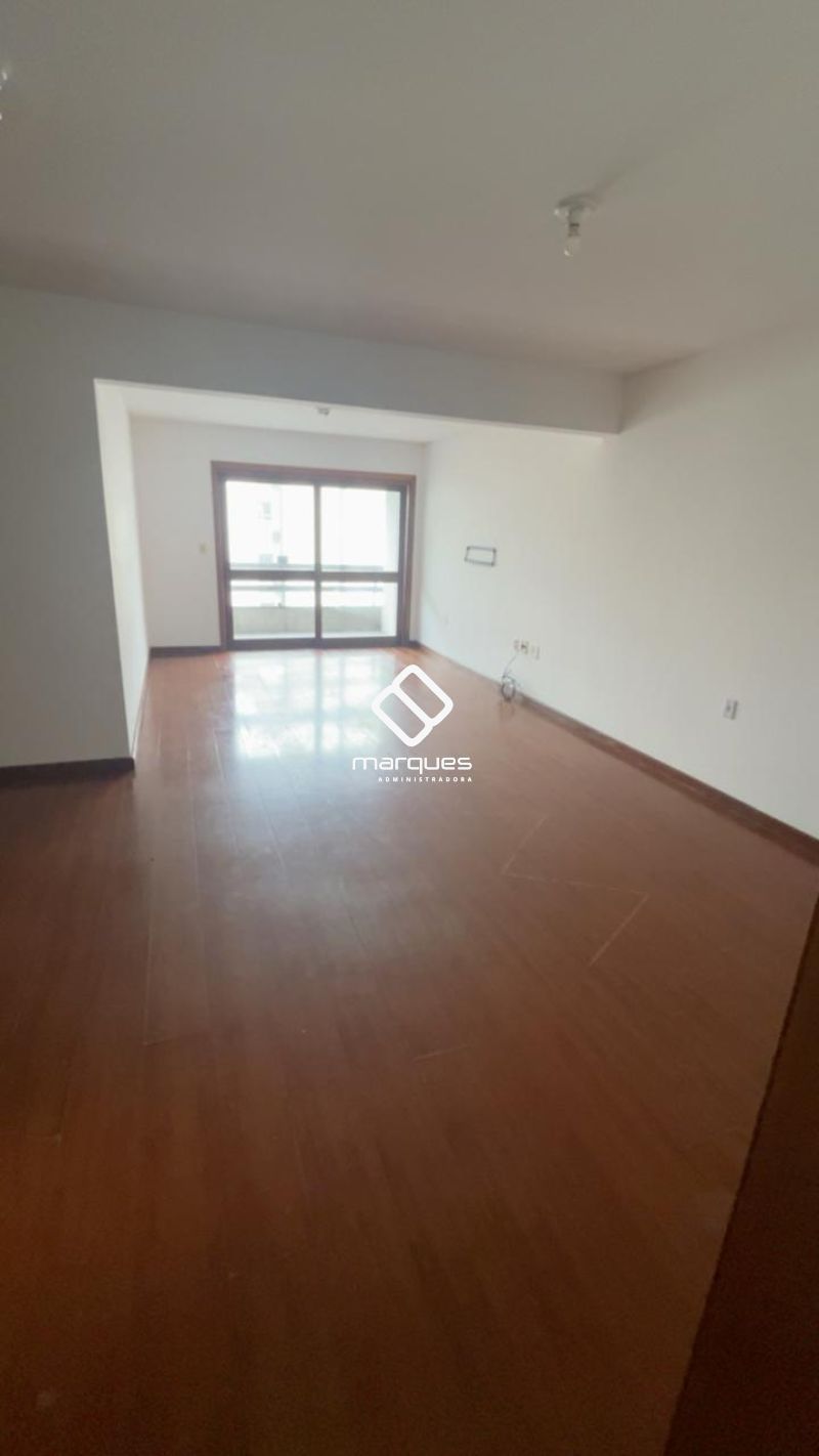 Apartamento com 3 quartos, 2 banheiros e 144m² para alugar no bairro Centro, Pelotas