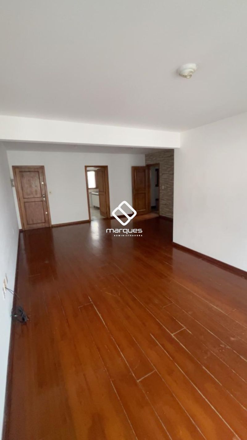 Apartamento com 3 quartos, 2 banheiros e 144m² para alugar no bairro Centro, Pelotas