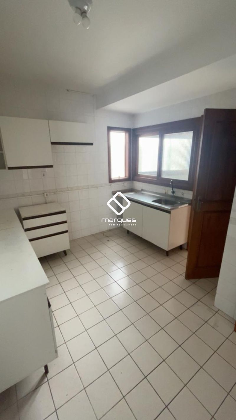 Apartamento com 3 quartos, 2 banheiros e 144m² para alugar no bairro Centro, Pelotas