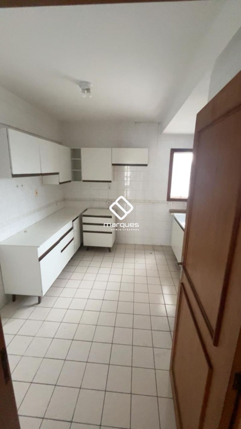 Apartamento com 3 quartos, 2 banheiros e 144m² para alugar no bairro Centro, Pelotas