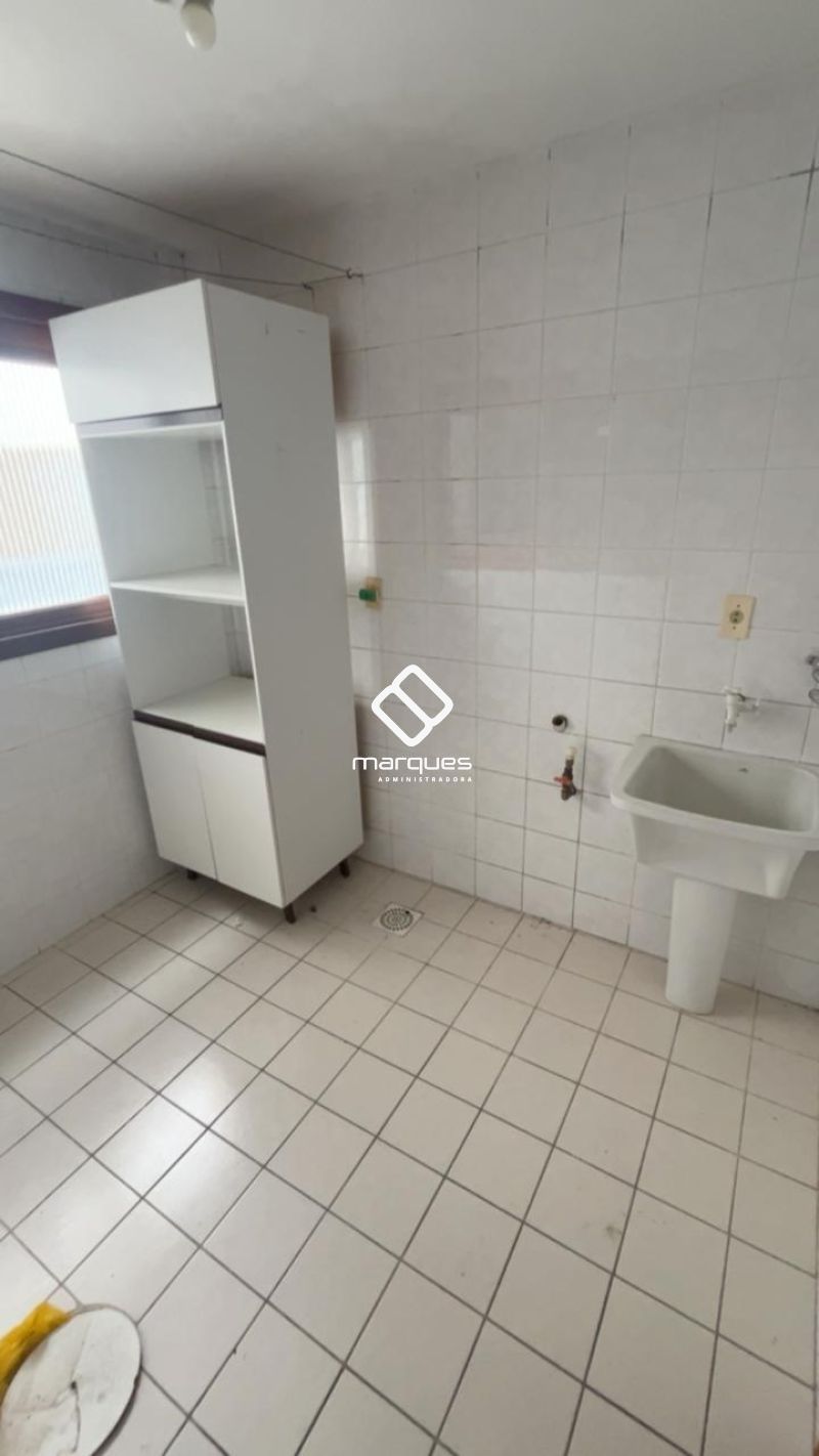 Apartamento com 3 quartos, 2 banheiros e 144m² para alugar no bairro Centro, Pelotas