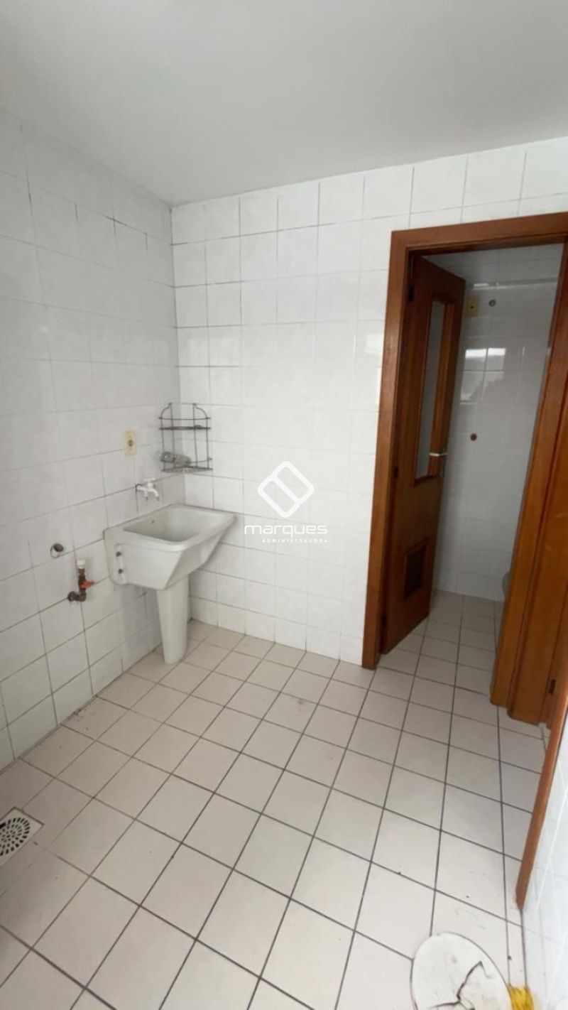 Apartamento com 3 quartos, 2 banheiros e 144m² para alugar no bairro Centro, Pelotas