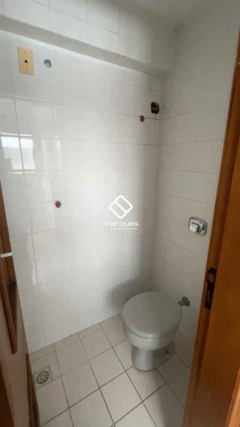 Apartamento com 3 quartos, 2 banheiros e 144m² para alugar no bairro Centro, Pelotas