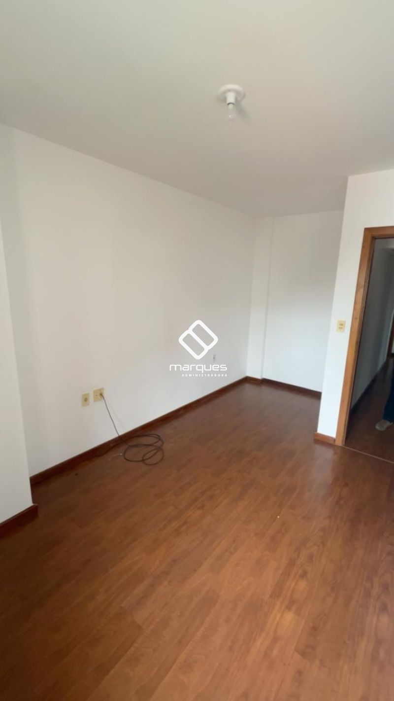 Apartamento com 3 quartos, 2 banheiros e 144m² para alugar no bairro Centro, Pelotas
