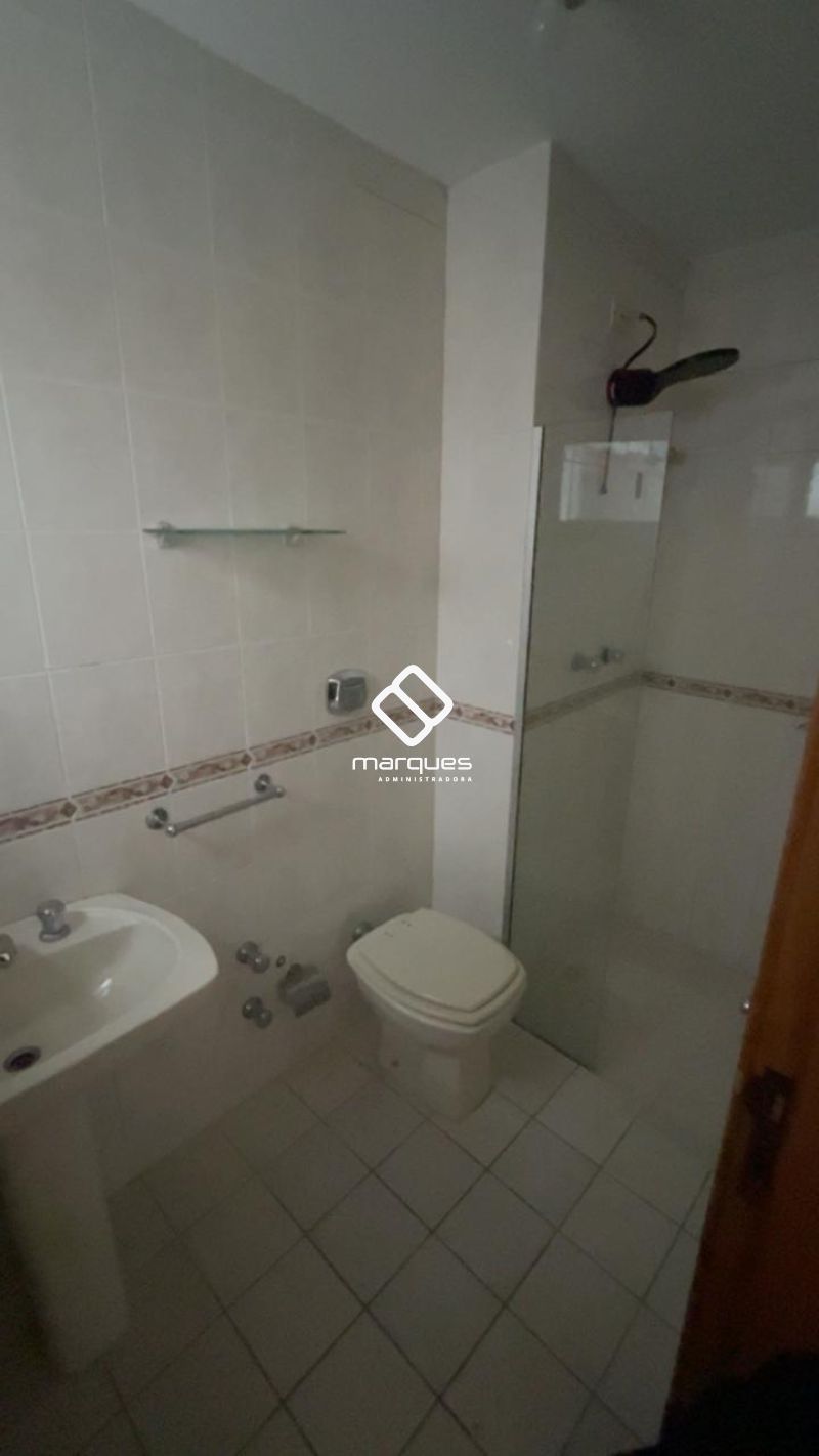 Apartamento com 3 quartos, 2 banheiros e 144m² para alugar no bairro Centro, Pelotas