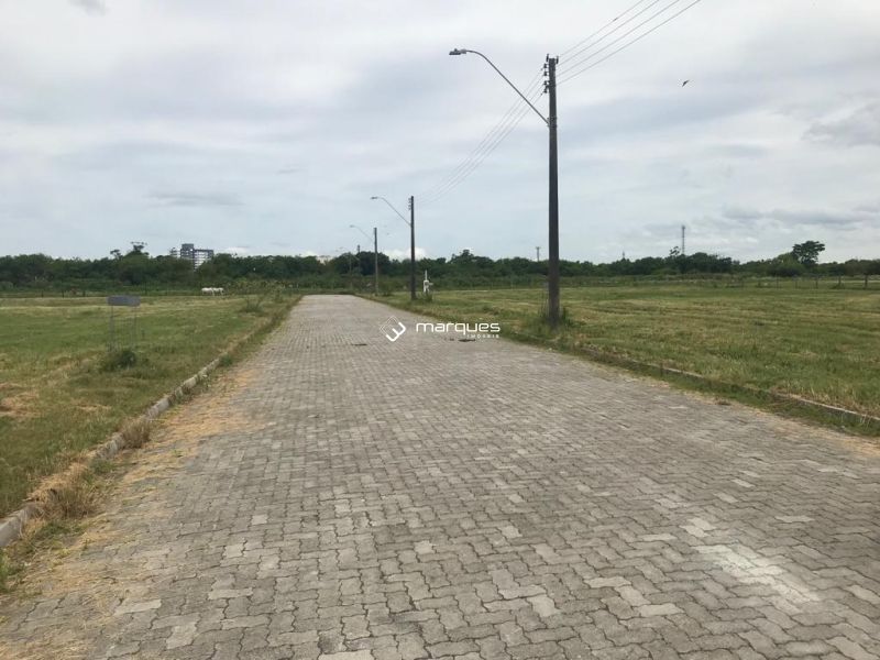 Terreno à venda no bairro Três Vendas, Pelotas