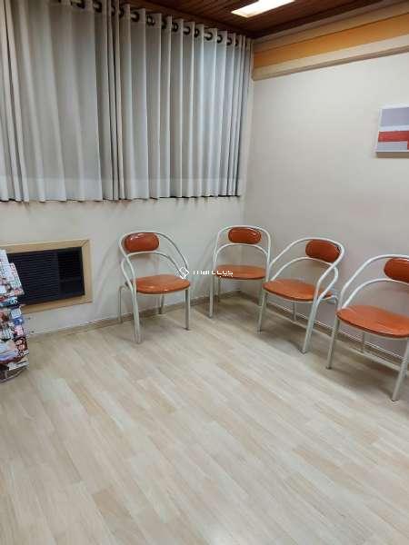 Sala com 2 banheiros e 58m² à venda no bairro Centro, Pelotas