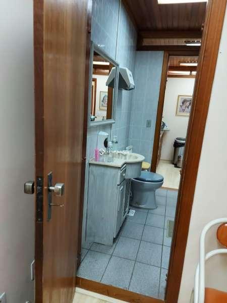 Sala com 2 banheiros e 58m² à venda no bairro Centro, Pelotas