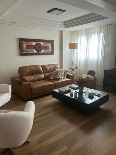 Apartamento com 3 quartos, 3 banheiros e 145m² à venda no bairro Centro, Pelotas