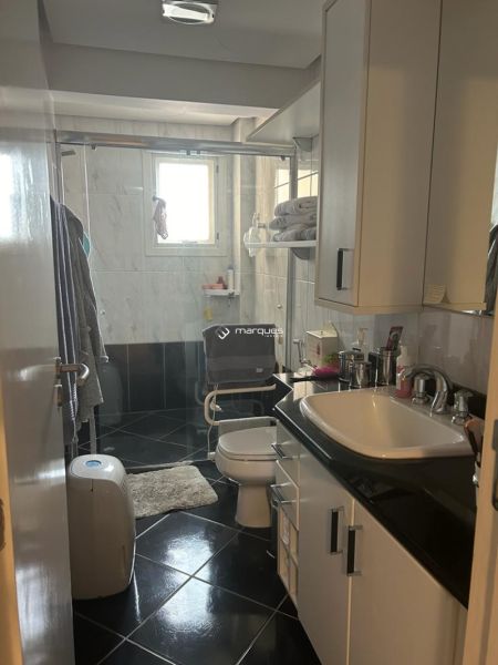 Apartamento com 3 quartos, 3 banheiros e 145m² à venda no bairro Centro, Pelotas