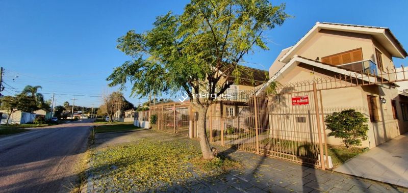 Casa com 3 quartos, 2 banheiros e 195m² à venda no bairro Laranjal, Pelotas