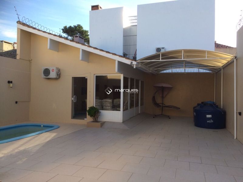 Casa com 3 quartos, 2 banheiros e 195m² à venda no bairro Laranjal, Pelotas
