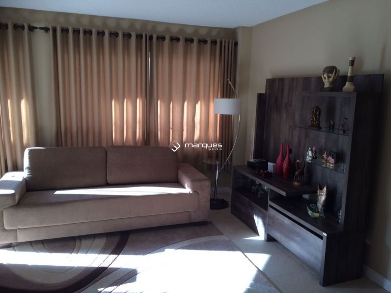 Casa com 3 quartos, 2 banheiros e 195m² à venda no bairro Laranjal, Pelotas