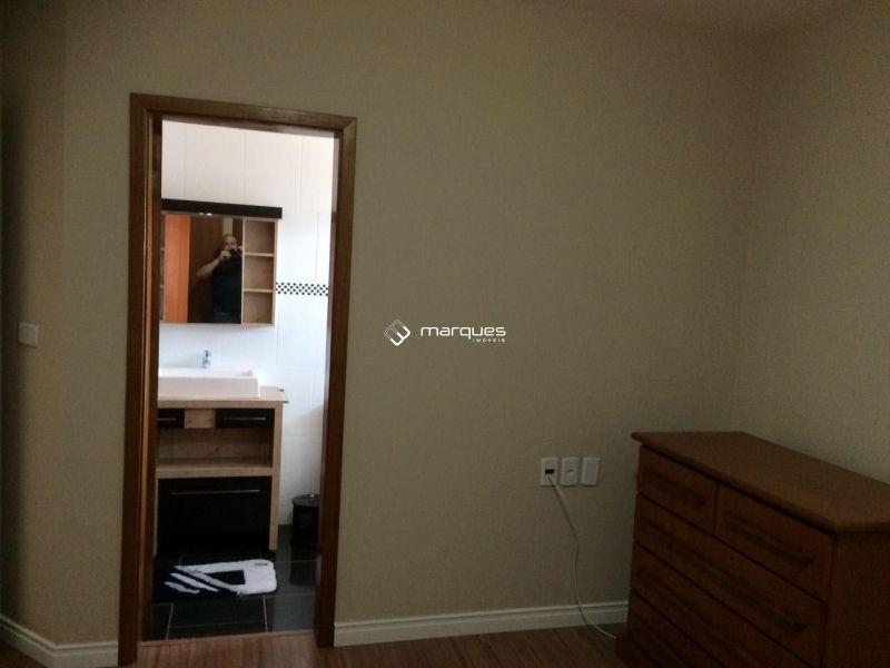 Casa com 3 quartos, 2 banheiros e 195m² à venda no bairro Laranjal, Pelotas