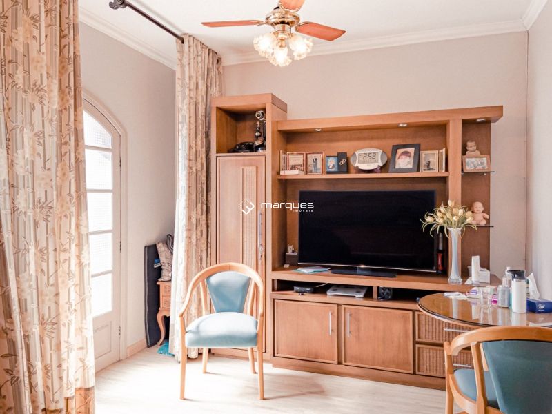 Casa com 3 quartos, 3 banheiros e 450m² à venda no bairro Centro, Pelotas