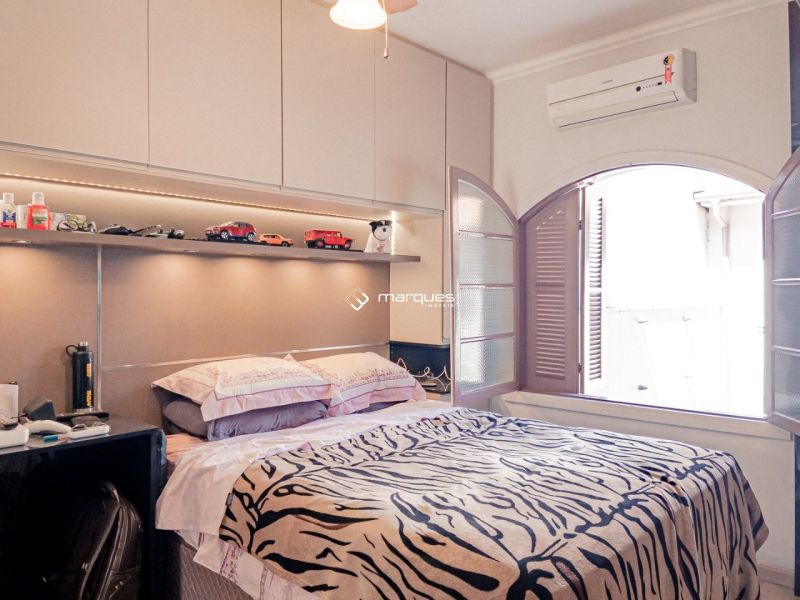 Casa com 3 quartos, 3 banheiros e 450m² à venda no bairro Centro, Pelotas
