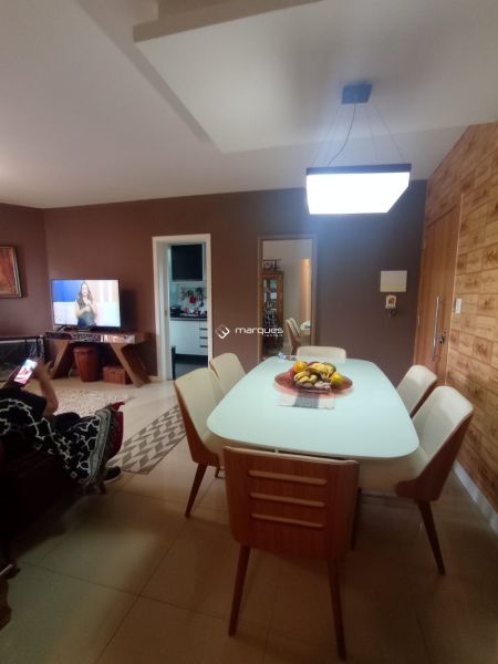 Apartamento com 3 quartos, 2 banheiros e 126m² à venda no bairro Centro, Pelotas
