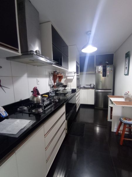 Apartamento com 3 quartos, 2 banheiros e 126m² à venda no bairro Centro, Pelotas
