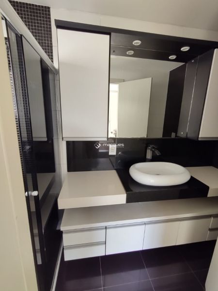 Apartamento com 3 quartos, 2 banheiros e 128m² à venda no bairro Centro, Pelotas