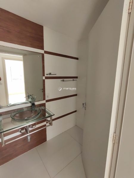 Apartamento com 3 quartos, 2 banheiros e 128m² à venda no bairro Centro, Pelotas