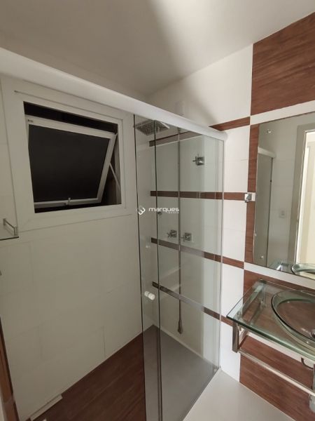 Apartamento com 3 quartos, 2 banheiros e 128m² à venda no bairro Centro, Pelotas