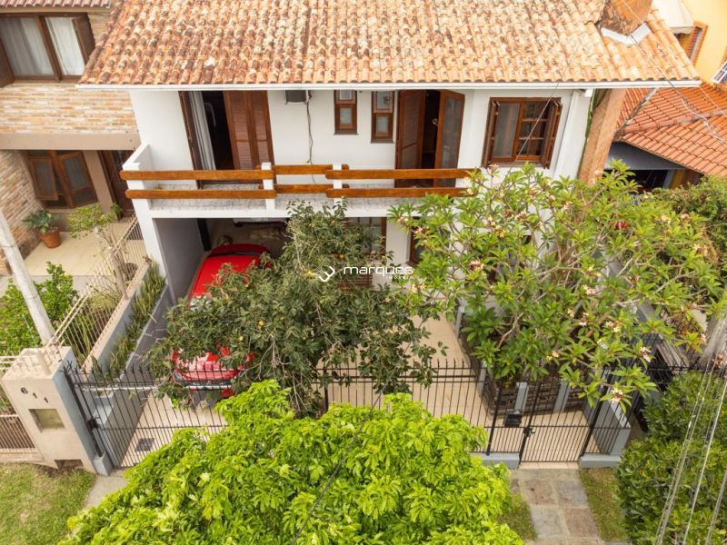 Casa com 3 quartos, 3 banheiros e 269m² à venda no bairro Três Vendas, Pelotas