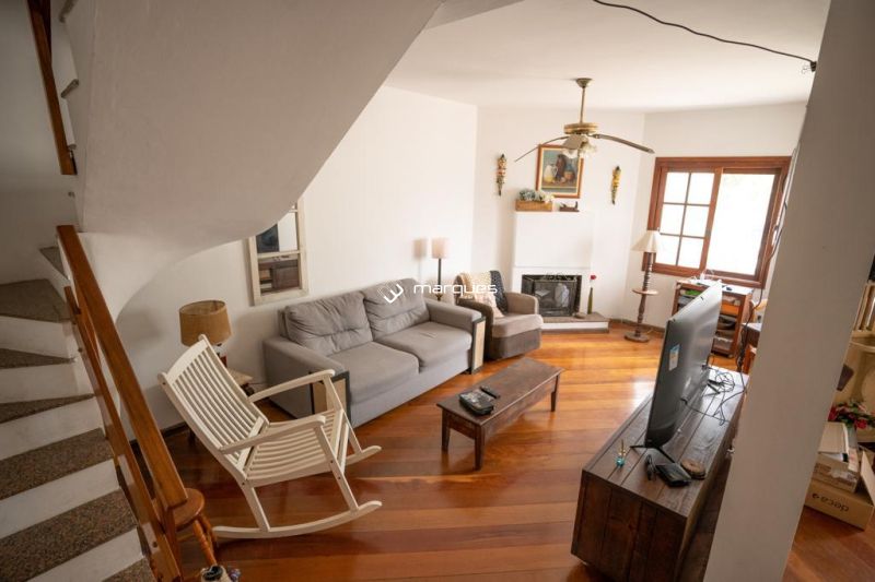 Casa com 3 quartos, 3 banheiros e 269m² à venda no bairro Três Vendas, Pelotas