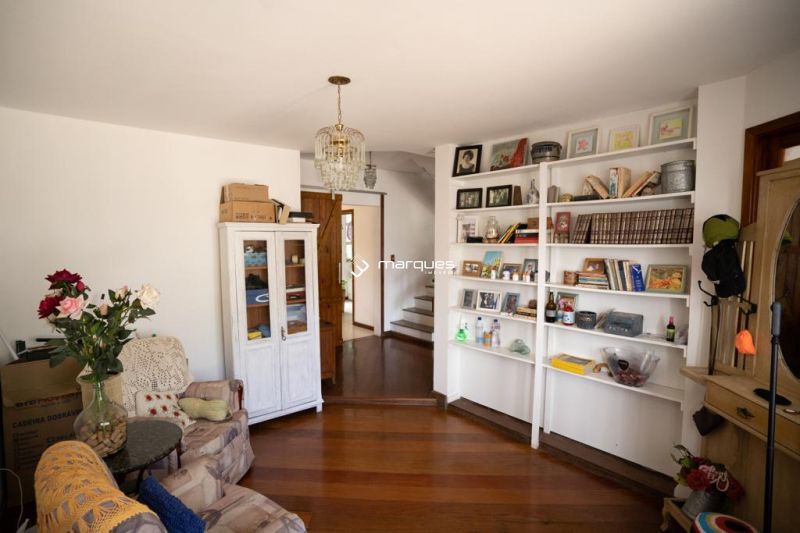 Casa com 3 quartos, 3 banheiros e 269m² à venda no bairro Três Vendas, Pelotas