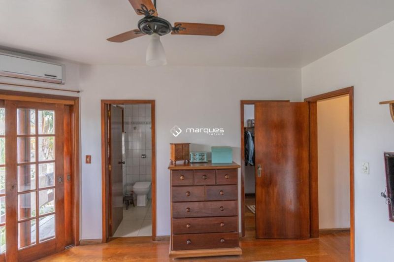 Casa com 3 quartos, 3 banheiros e 269m² à venda no bairro Três Vendas, Pelotas
