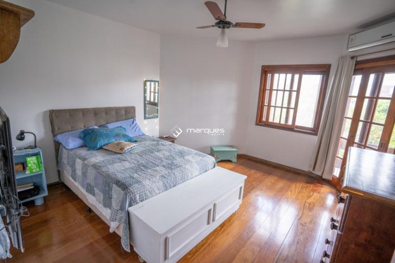 Casa com 3 quartos, 3 banheiros e 269m² à venda no bairro Três Vendas, Pelotas